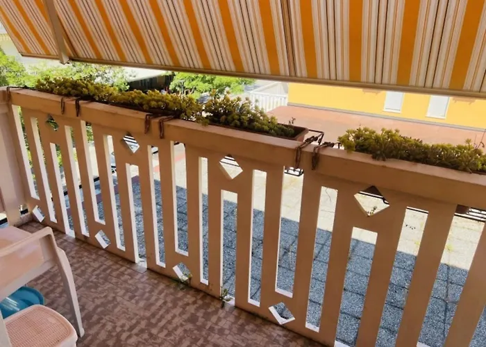 דירה Sunny With Balcony-beahost