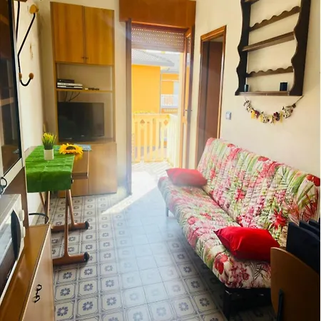 Lovely With Sunny Balcony - Beahost Apartment *