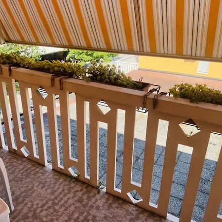 דירה Sunny With Balcony-beahost